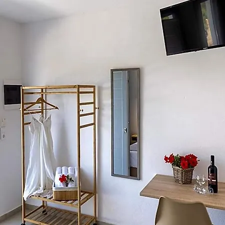 Отель Chrysonisos With Sunset & Seaviews Near Kini 4*