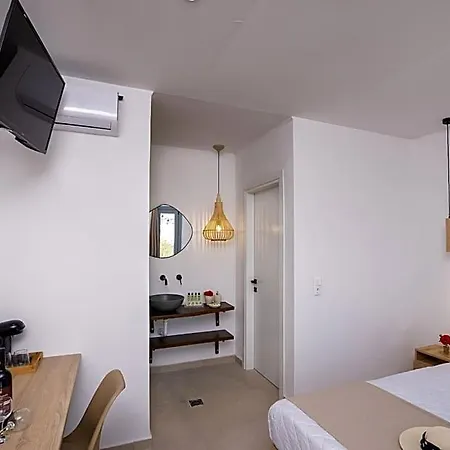 Отель Chrysonisos With Sunset & Seaviews Near Kini 4*