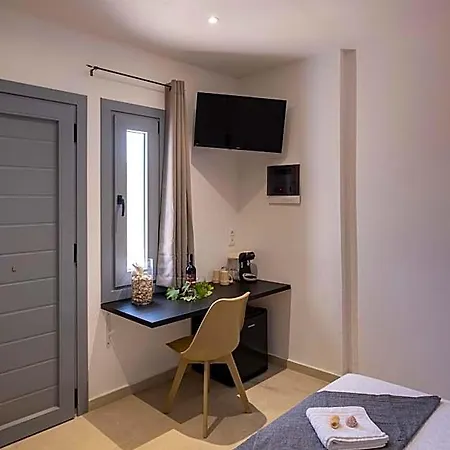 Отель Chrysonisos With Sunset & Seaviews Near Kini 4*